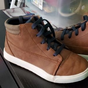 Boys shoes